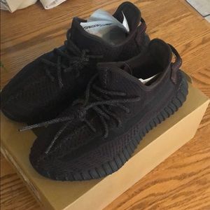 Yeezys black, static laces